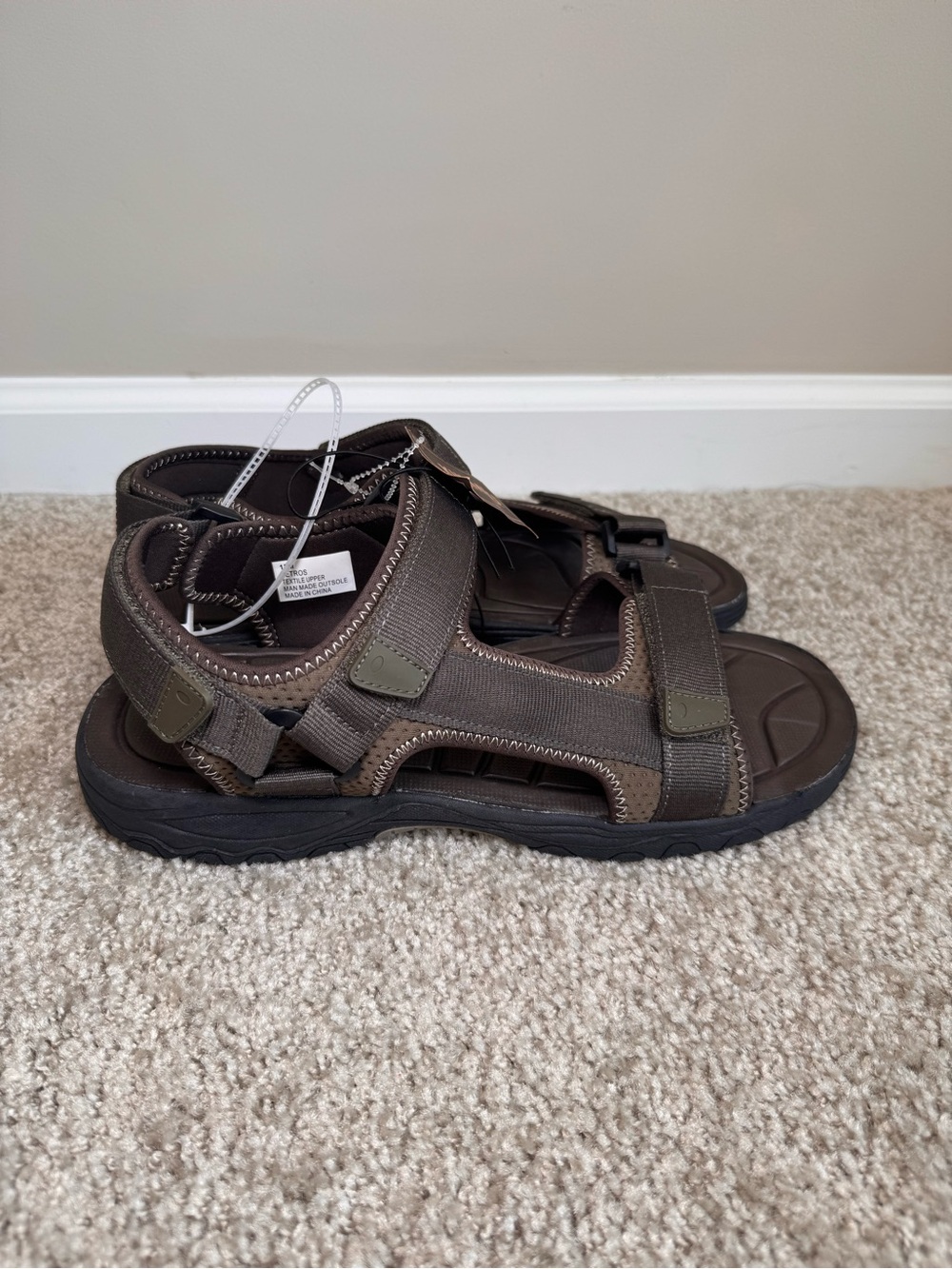 Khombu Men’s 13 Sandals